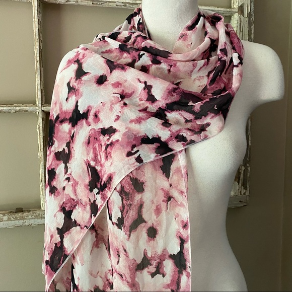🌹Abstract rose and black floral design scarf - Picture 1 of 3
